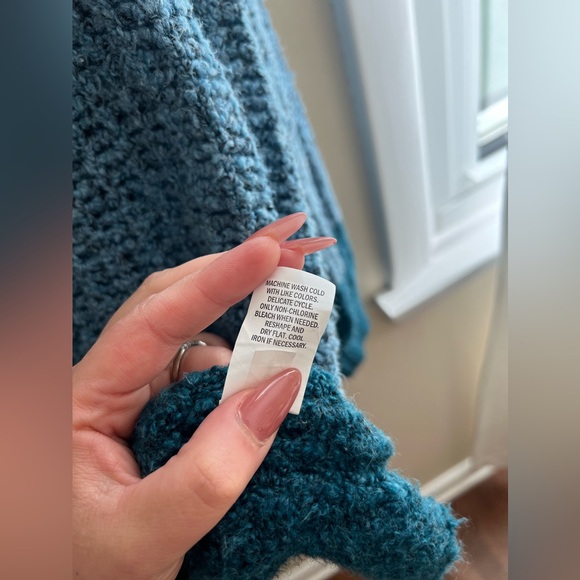 Sweater - Size XL - Picture 5 of 6